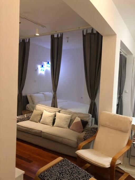 Ferienwohnung Λάρισα Διαμέρισμα Με Θέα Πλατεία Στο Κέντρο Της Πόλης Exterior foto